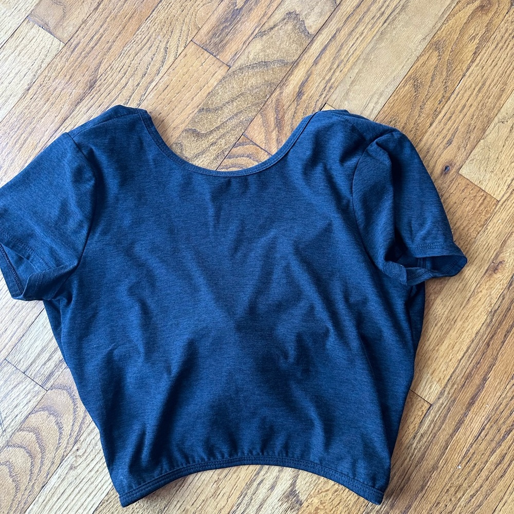 Beyond yoga sz medium black twist crop top
